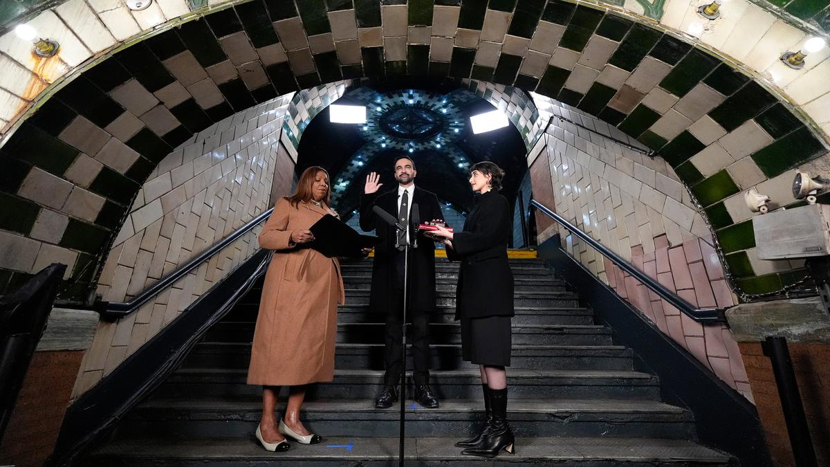 Sejarah stasiun bawah tanah tempat Zohran Mamdani dilantik sebagai gubernur Muslim pertama di New York, kini menjadi objek wisata