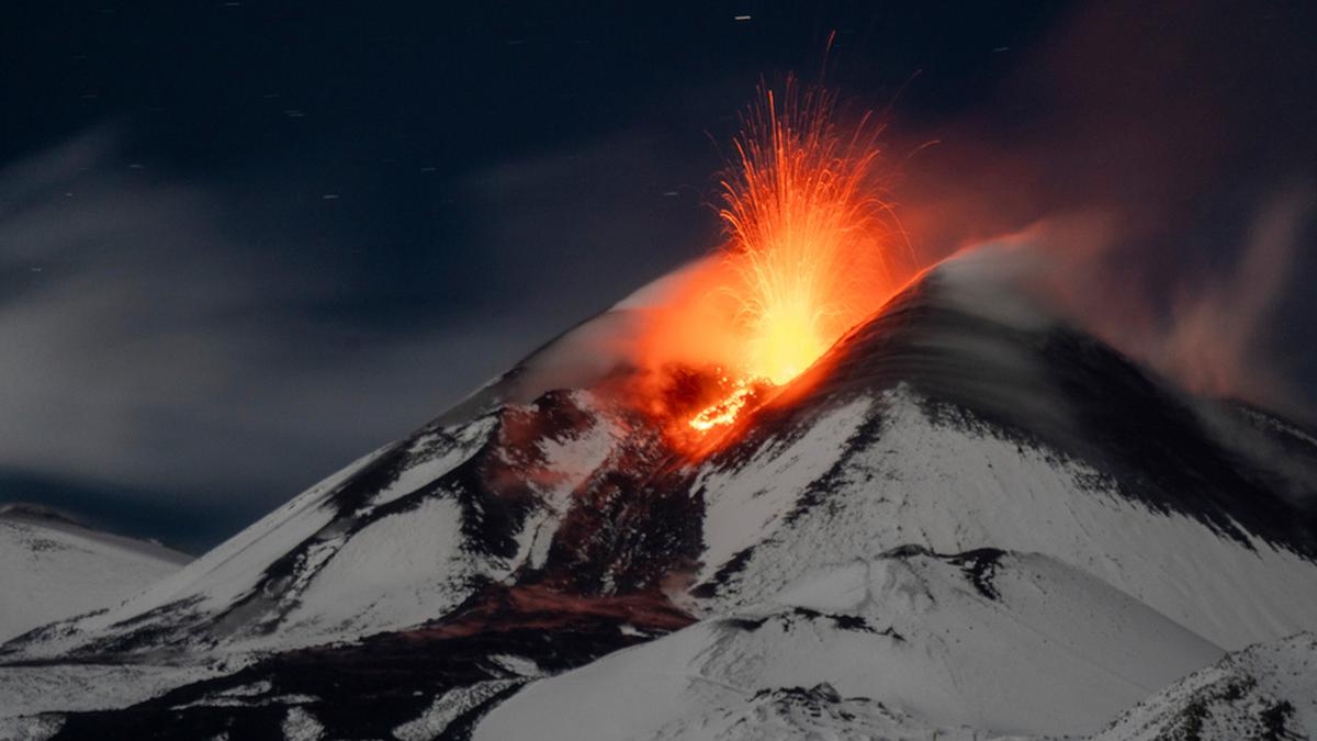 Wisata Lava ke Gunung Etna Italia Diperketat, Puluhan Pemandu Wisata Mogok