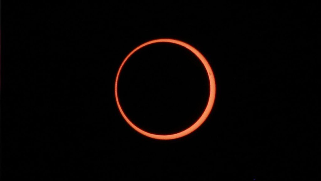 Gerhana Matahari Cincin Terjadi Jelang Ramadhan, Amankah Dilihat dengan Mata Telanjang?