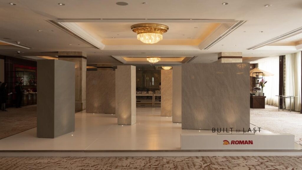 Jajaran Granit Premium Ukuran Besar, Terinspirasi oleh Dewa Romawi