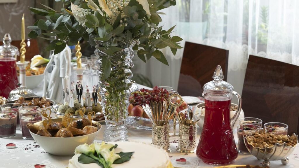 6 Tips Mendekorasi Meja Makan Agar Momen Idul Fitri Lebih Berkesan