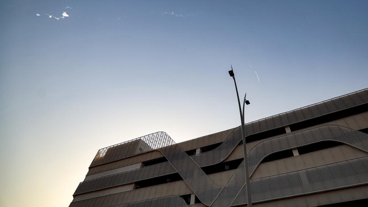 Abu Dhabi Gratiskan Hotel dan Perpanjang Visa Bagi Wisatawan Terdampak Perang Iran vs AS-Israel