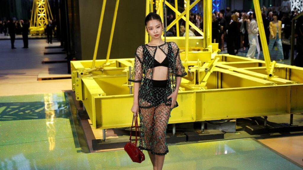 Deretan bintang Chanel di Paris Fashion Week 2026, mulai dari Jennie hingga Margot Robbie