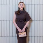 Inspirasi Gaya Ramadhan Aaliyah Massaid, Atasan Unik Dipadukan dengan Tas Amplop